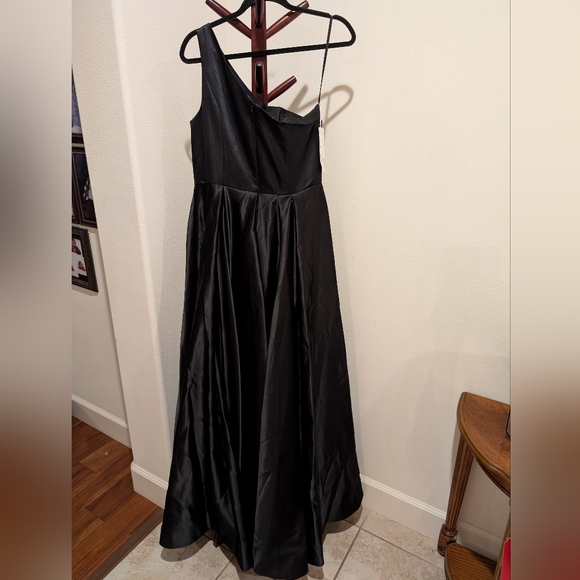 Hebeos Black One-Shoulder Floor Length Gown, Size M - NEW - Picture 2 of 14